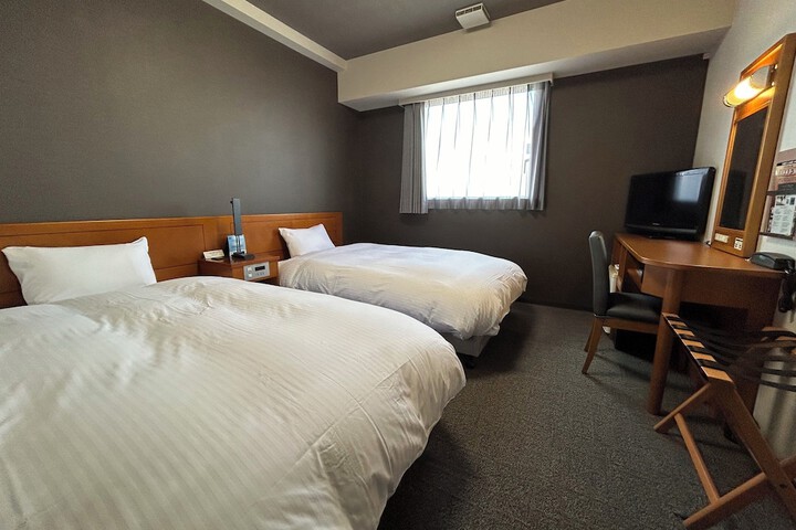Room 8 of 35
