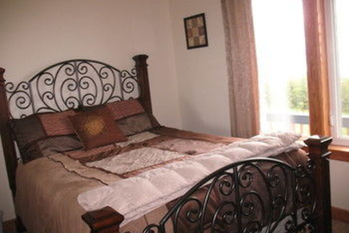 Room 6 of 12