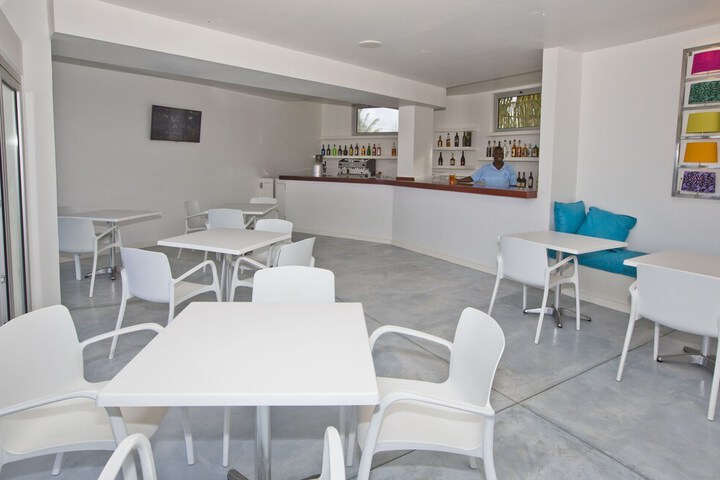 Lounge 19 of 26