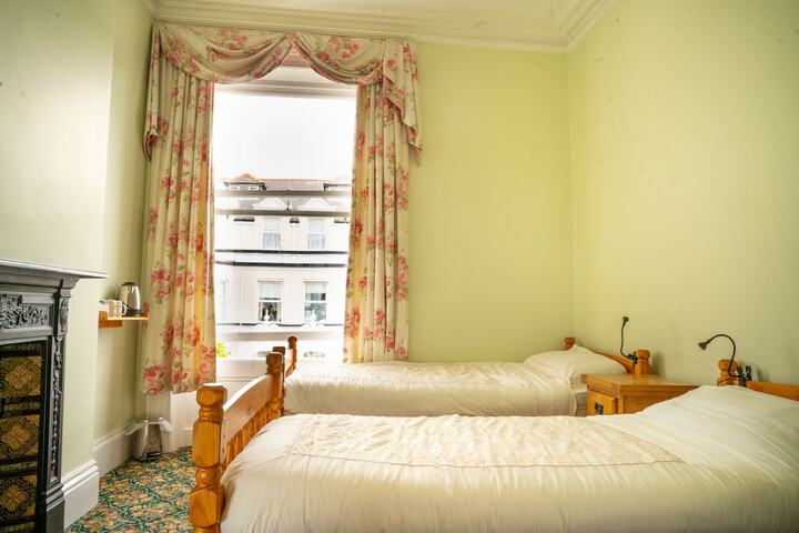 Room 14 of 114
