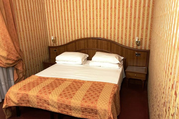 Room 4 of 19