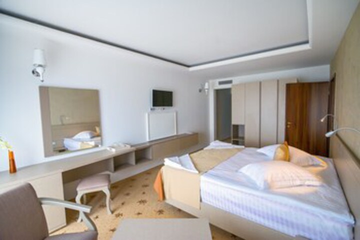 Room 7 of 15