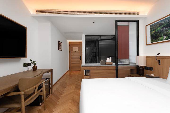 Room 9 of 40