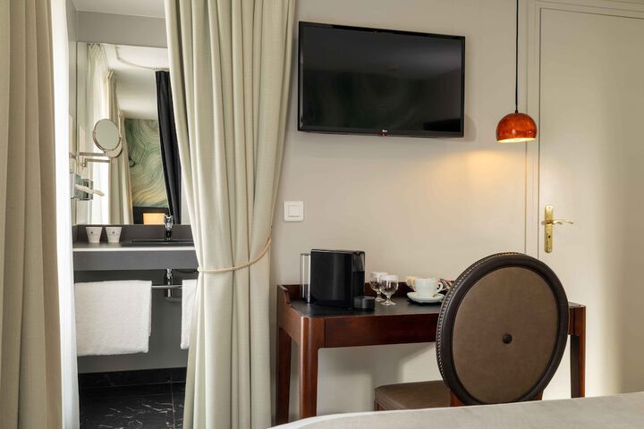 Room 42 of 59