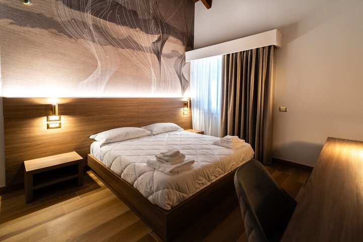 Room 2 of 16