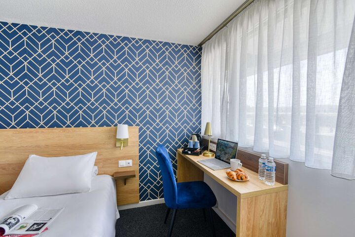 Room 11 of 39