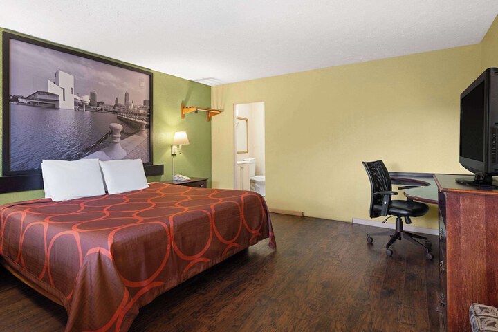 1 King Bed (12 of 16)