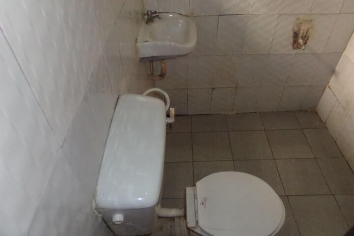 Room 5 of 11