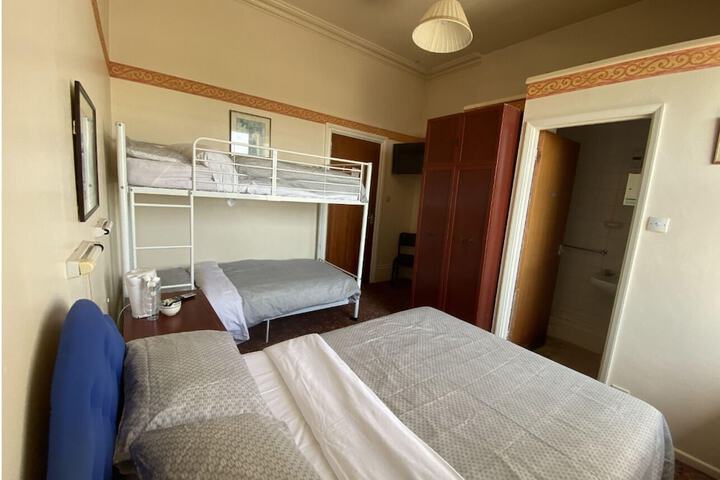Room 8 of 11