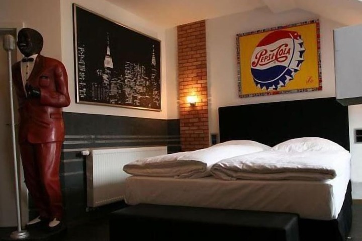 Room 18 of 39