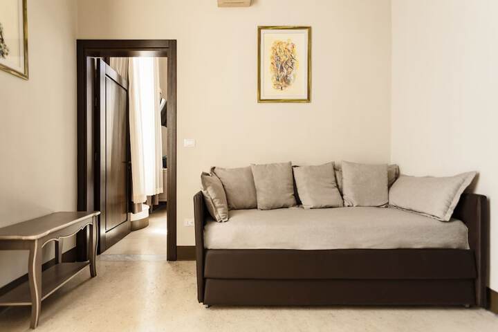 Room 10 of 17