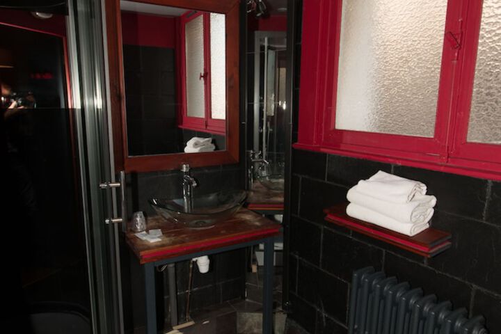 Room 28 of 45