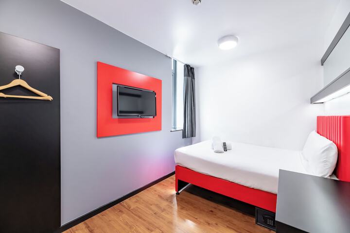 Room 60 of 100