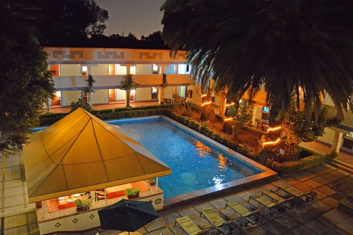 Pools & Facilities