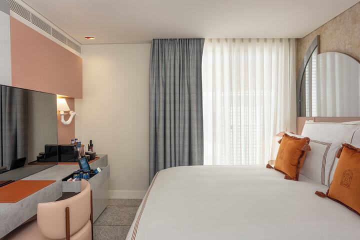 Room 12 of 109