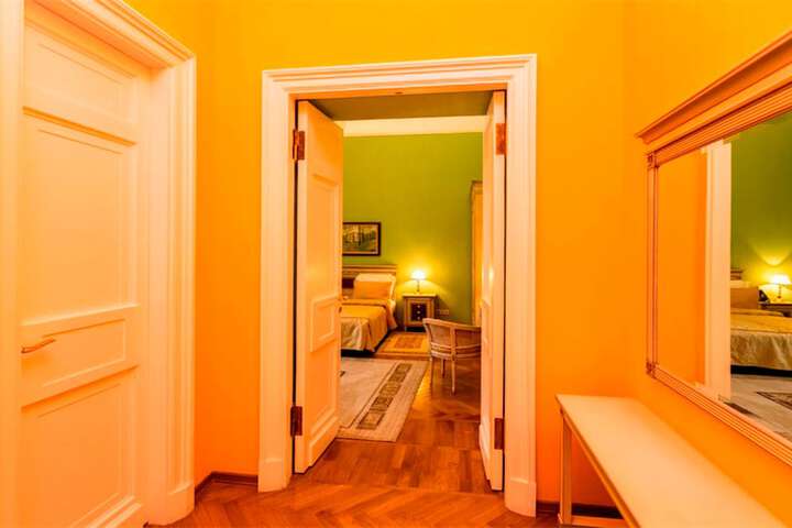 Room 10 of 61