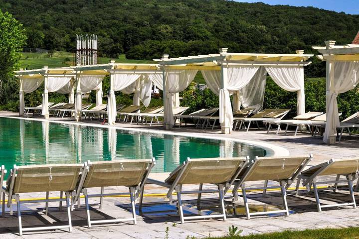 Hotel with Pool