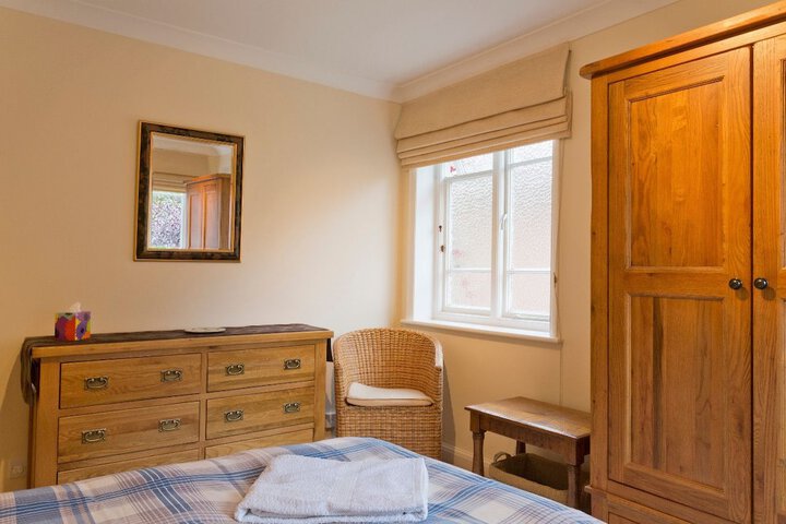 Room 4 of 27