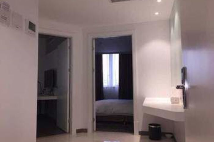 Room 15 of 23