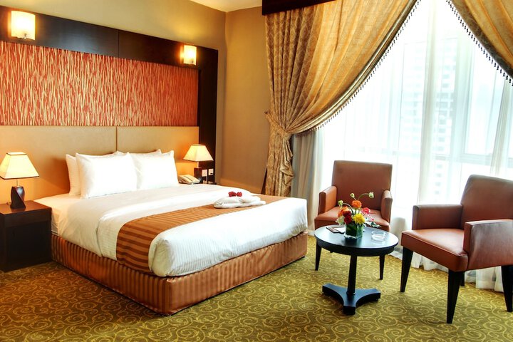 Room 15 of 77