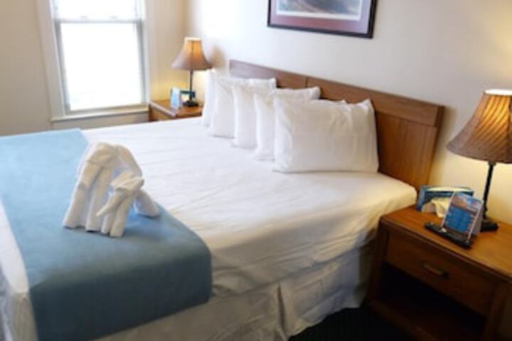 Room 28 of 102