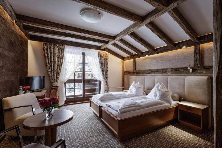 Room 8 of 74