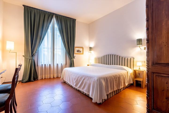 Room 9 of 18