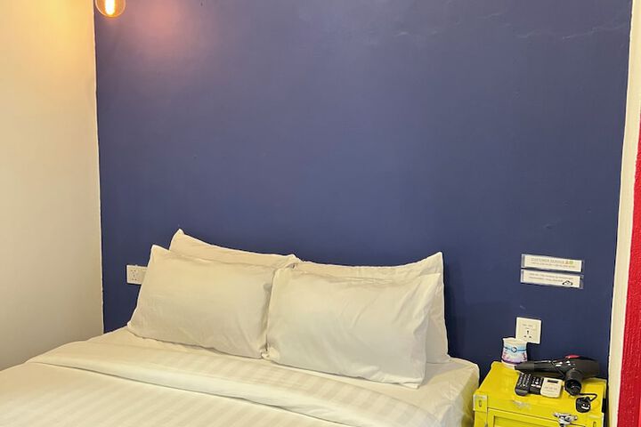 Room 85 of 122