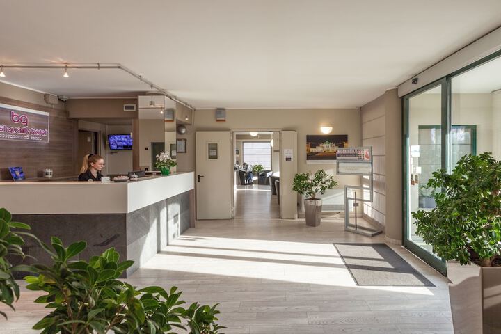 Entrance & Lobby