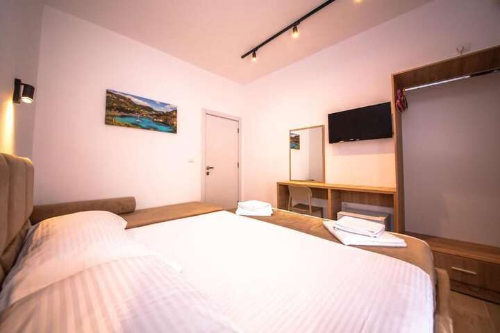 Room 70 of 163