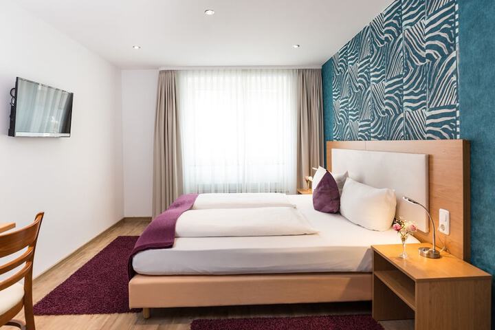 Room 4 of 40