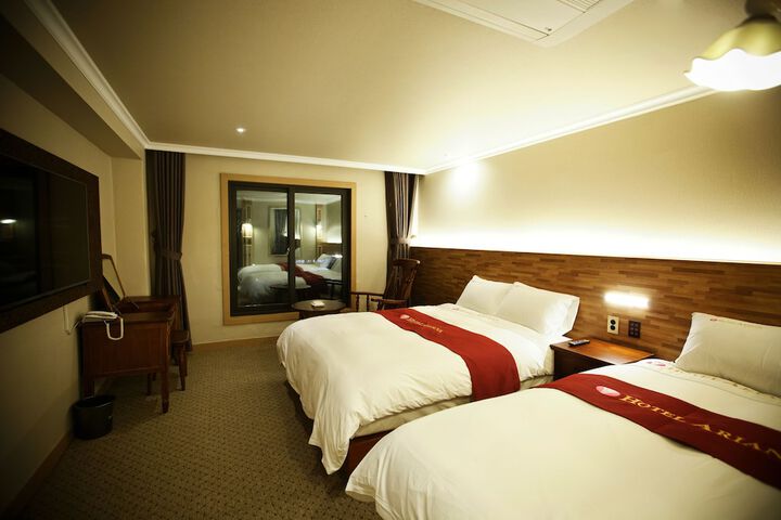 Room 15 of 32