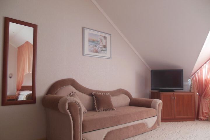 Room 6 of 25