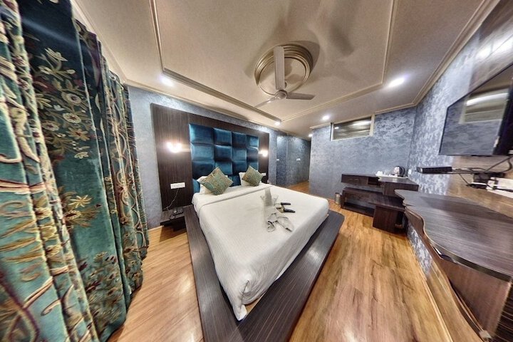 Room 4 of 24