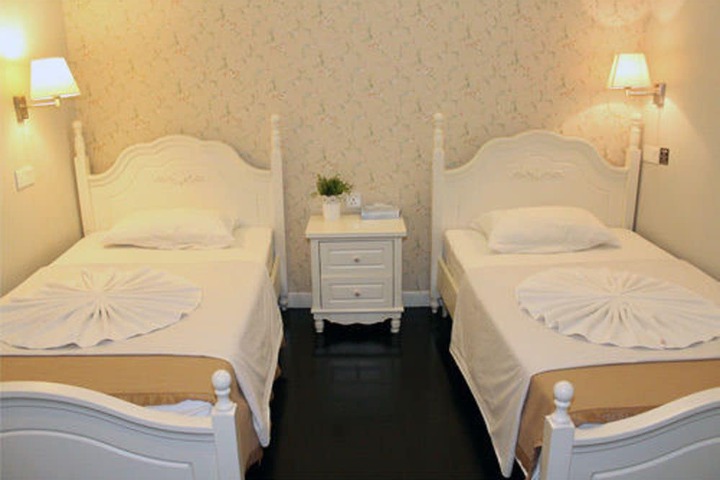 Room 12 of 69