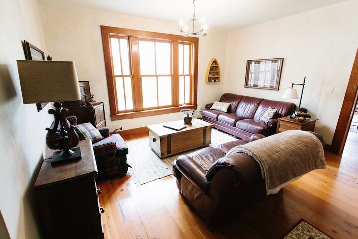 Lounge 35 of 46