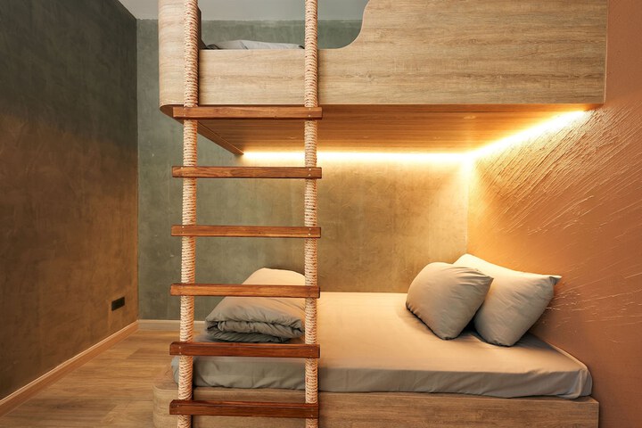 Room 6 of 52
