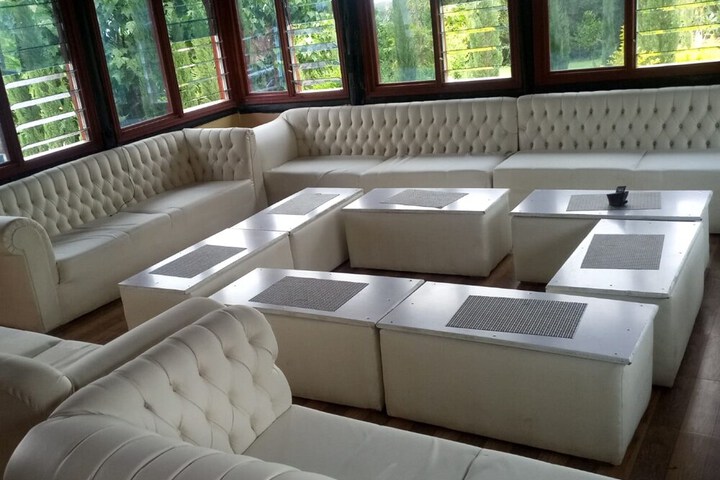 Lounge 9 of 14