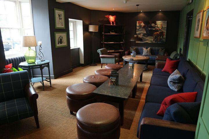 Lounge 66 of 76