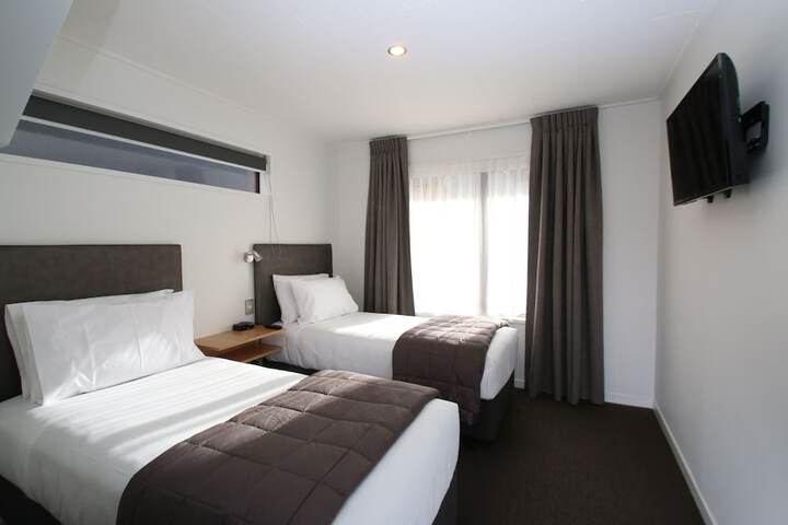 Room 3 of 37