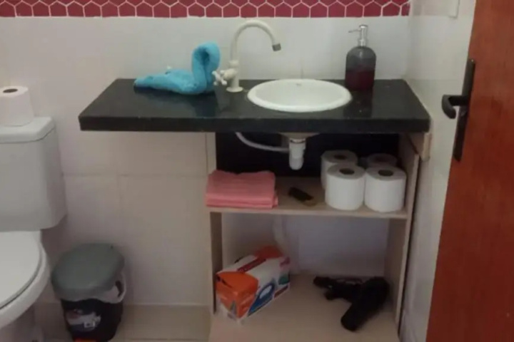 Room 6 of 10