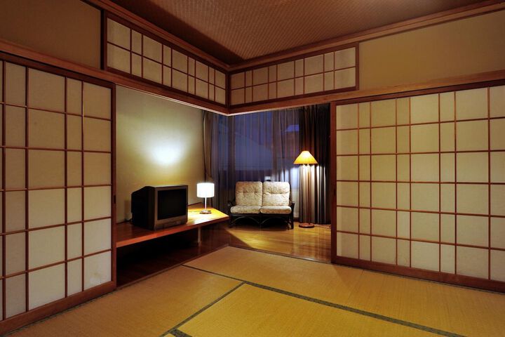 Room 5 of 27