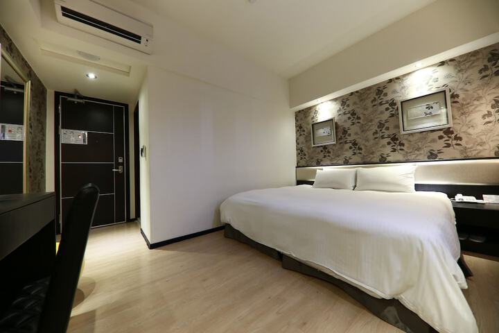 Room 9 of 62
