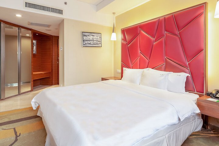 Room 53 of 127