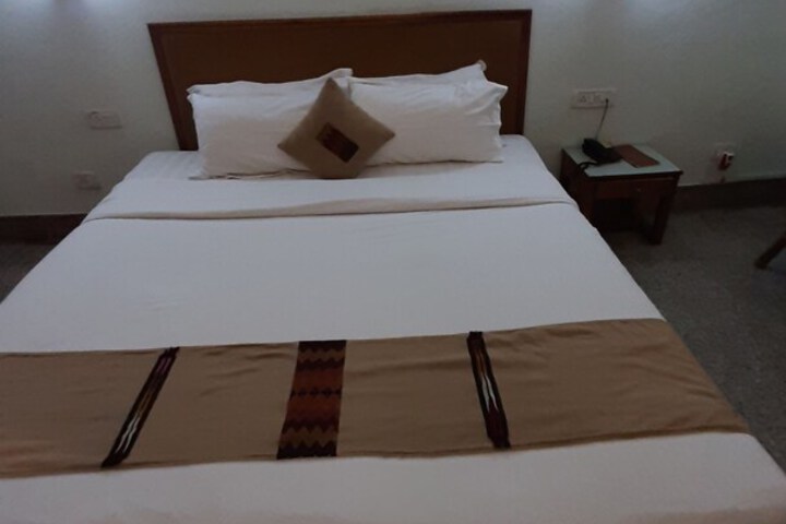 Room 11 of 42