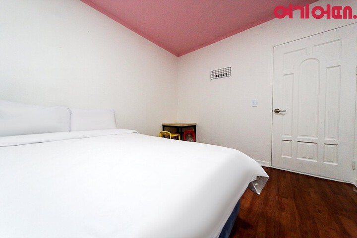 Room 14 of 32