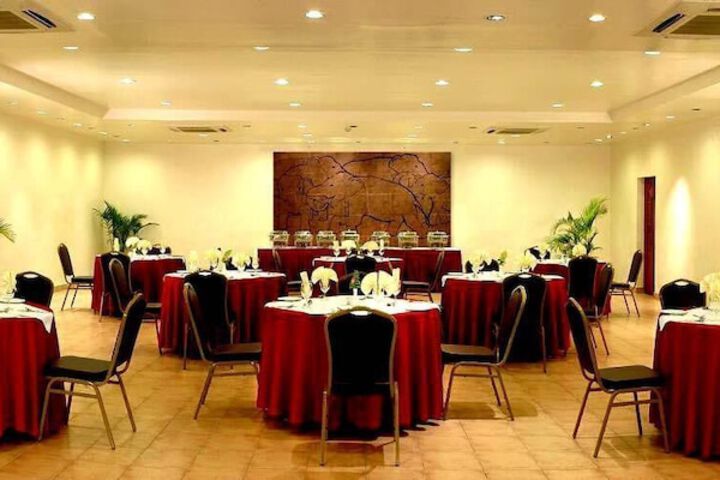 Ballroom/Hall 71 of 143