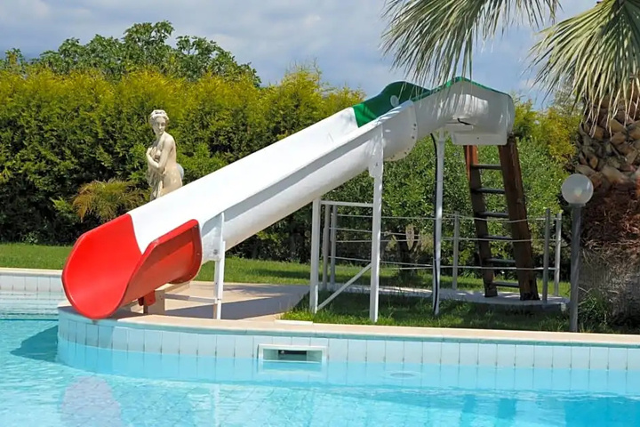 Pool 11 of 17