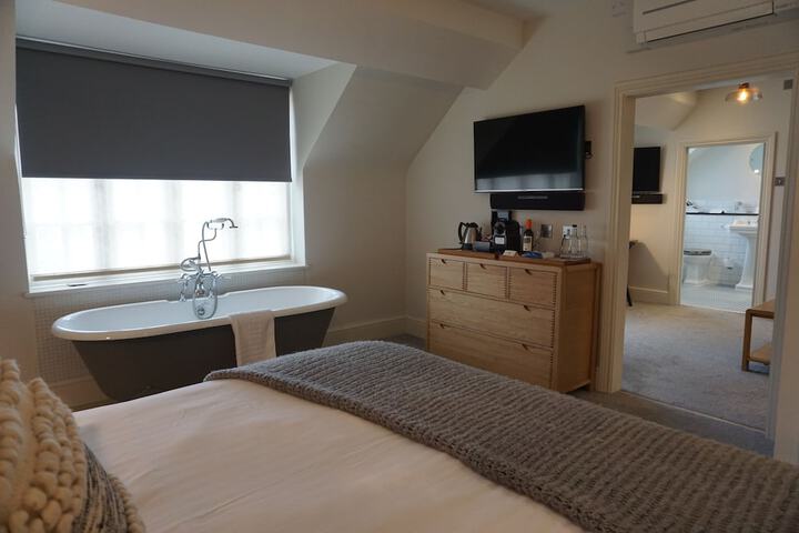 Room 3 of 39