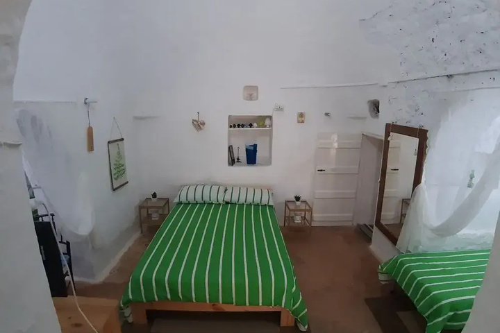 Room 10 of 17